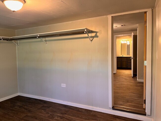 Building Photo - 4069 Villa Rd