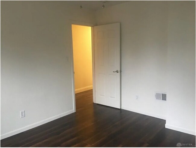 Building Photo - 144 W Fairview Ave