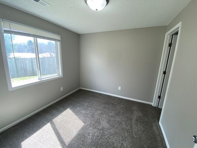 Building Photo - 3101 SE 17th St