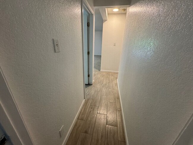 Building Photo - Nice One Story 3 Bedroom 2 Bath Home Backi...