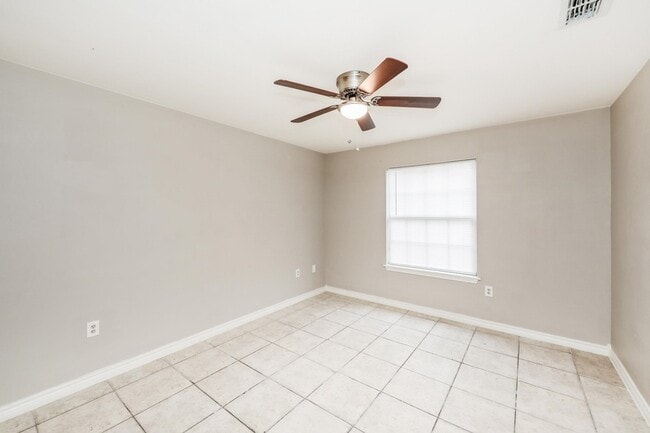 Building Photo - 2220 Santa Cleotilde Ave