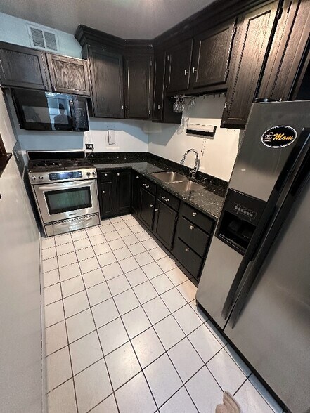 Building Photo - 1450 E 55th Pl