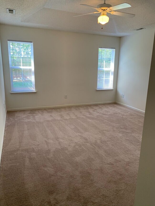 Building Photo - 1480SF 3BR 2BA