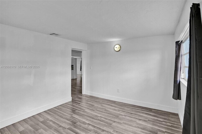 Building Photo - 2100 Service Rd