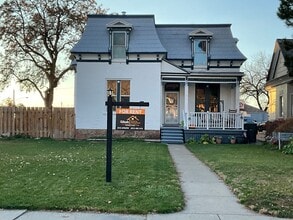 Building Photo - 2135