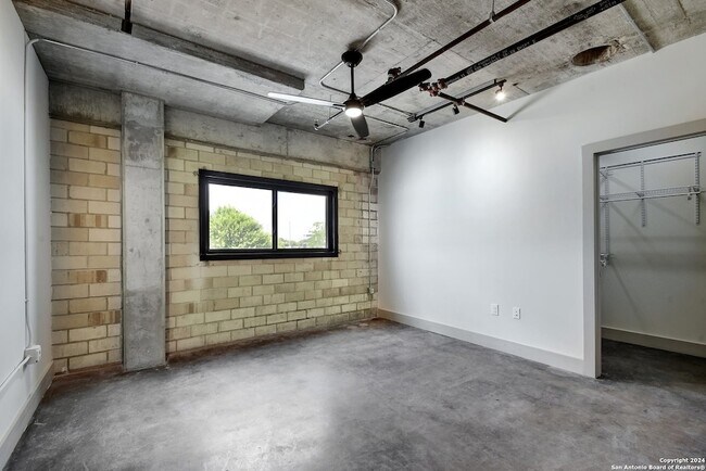 Building Photo - 215 Coca-Cola Pl