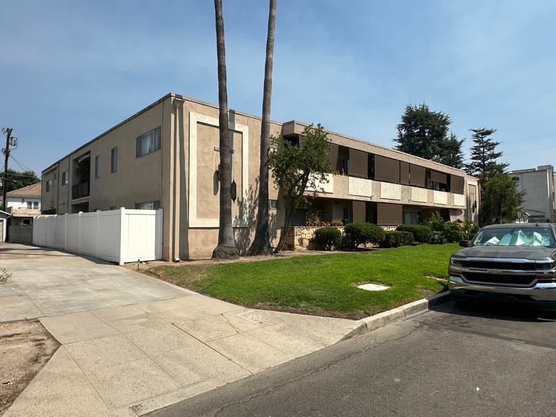 Building Photo - 4350 Troost Ave