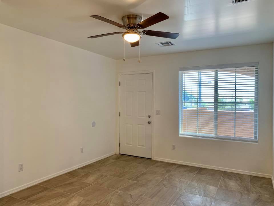 Building Photo - 10402 N 9th Ave