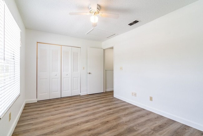 Building Photo - Beautiful 3 bedroom 2.5 bathroom townhouse for rent near USF.