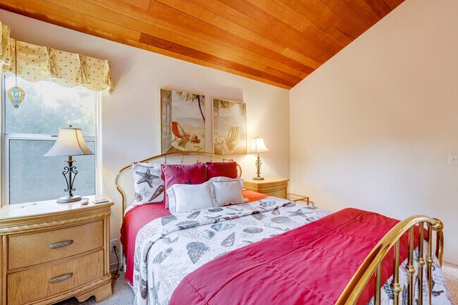 Building Photo - 2760 Trenton Ave