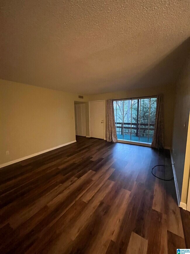 Building Photo - 3101 Lorna Rd