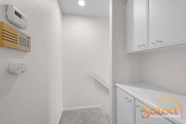 Building Photo - 2058 Reed Ave