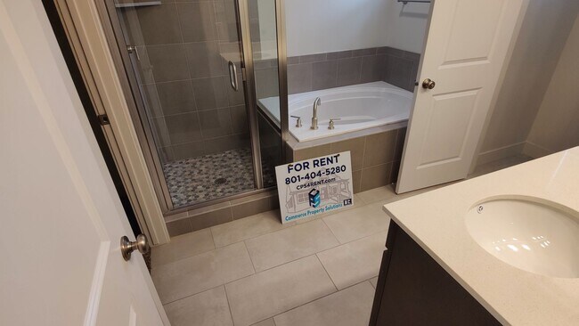 Building Photo - 3 Bed/2.5 Bath Townhome in West Haven for ...