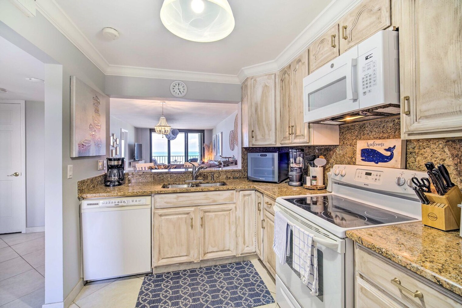 Building Photo - 4250 N Hwy A1A