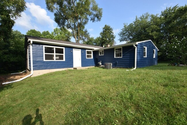 Building Photo - 4 bedroom 2 bath home close to UP Mall