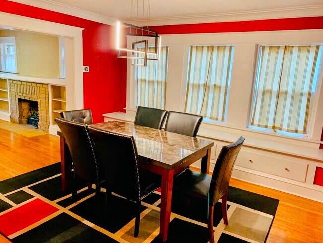 Building Photo - 5830 Holmes St