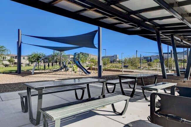 Building Photo - Single Story 3 Bedroom Home in Henderson!