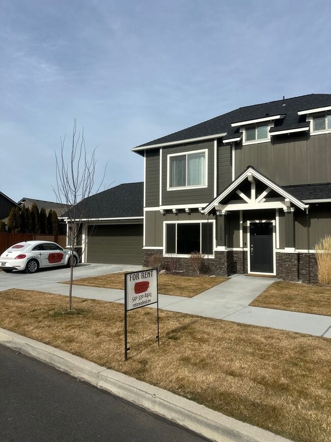 Building Photo - Beautiful Stone Creek Home | Open Layout, RV Parking & Private Pool Access