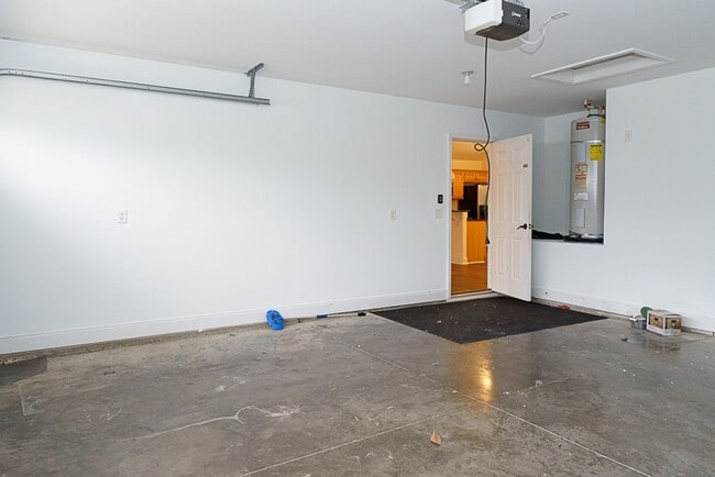 Building Photo - Three Bedroom Home in Hearthstone