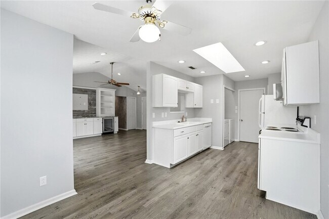 Building Photo - 9083 Marquis Dr