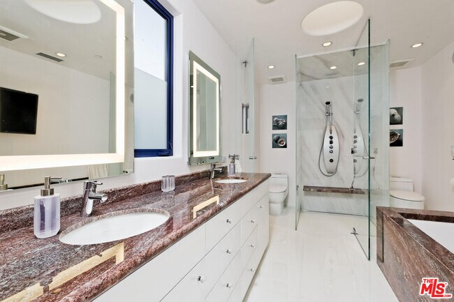 Building Photo - 27082 Malibu Cove Colony Dr