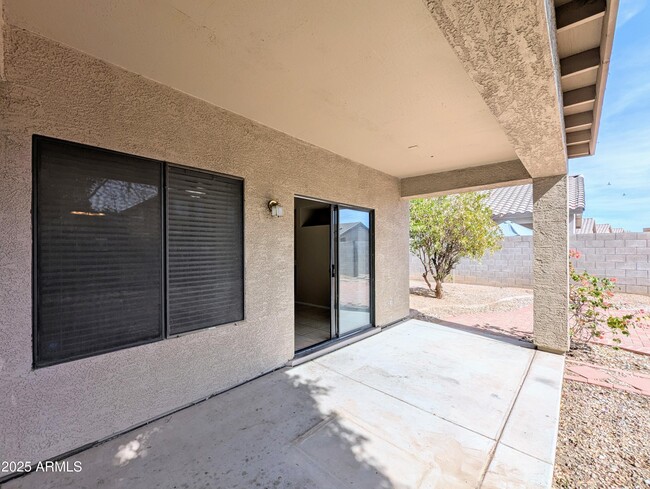 Building Photo - 8861 W Paradise Dr