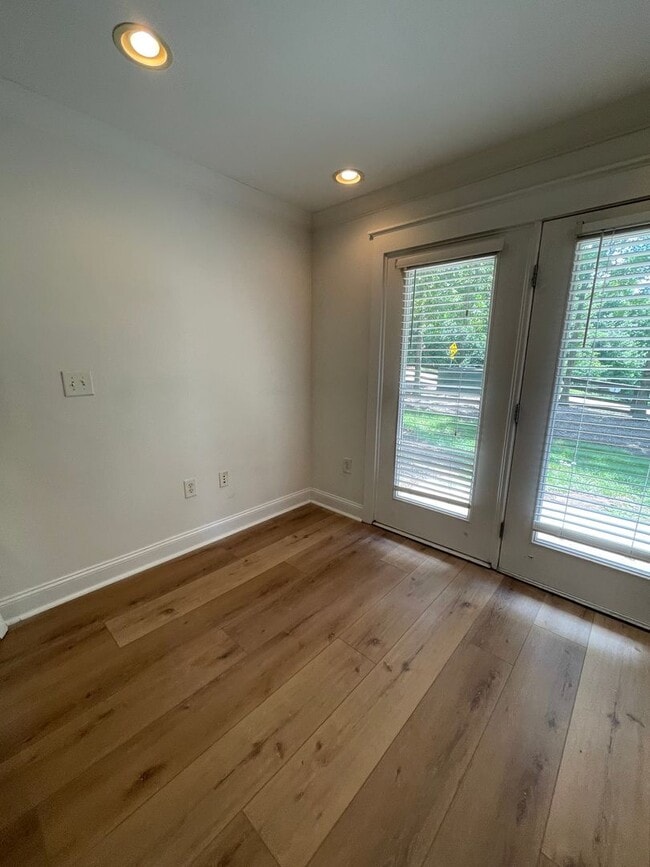 Building Photo - 16-1611 Summers