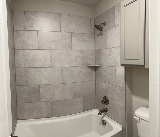 Building Photo - 2400 Greystone Dr