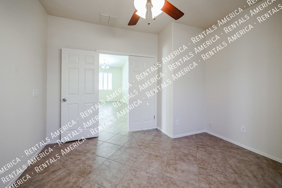 Building Photo - 4325 W Powell Dr