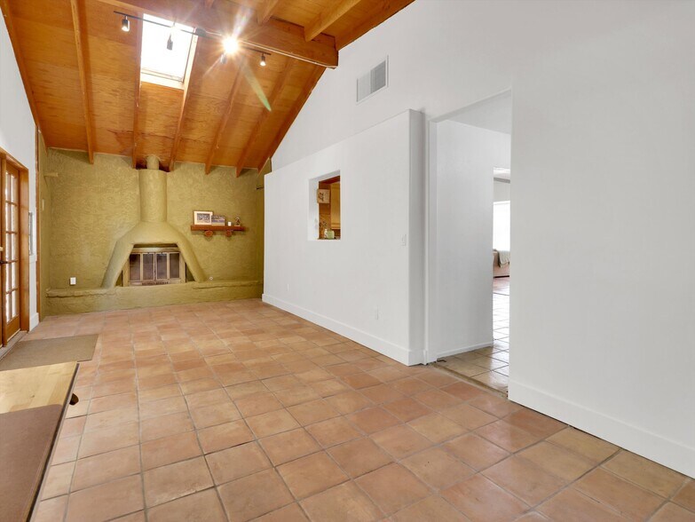 Building Photo - 1022 E Keim Dr