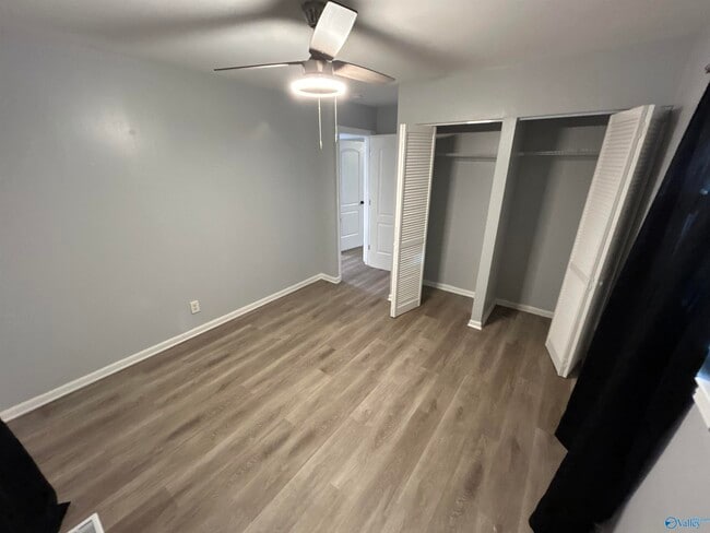 Building Photo - 6202 Valley Park Dr NW