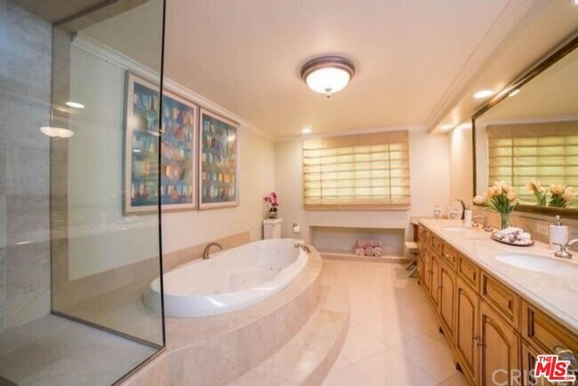 Building Photo - 4949 Palomar Dr