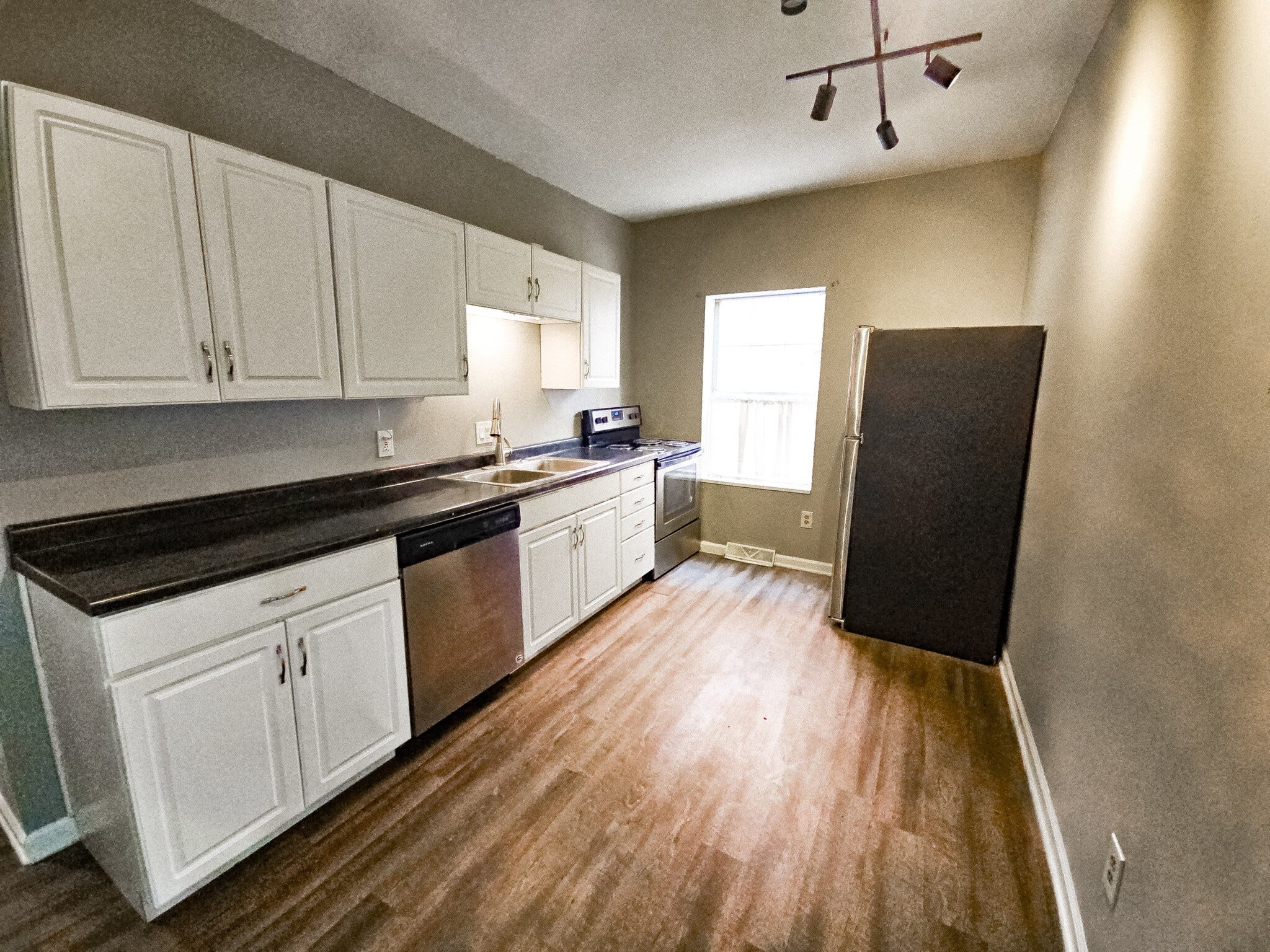Building Photo - 319 Baum St