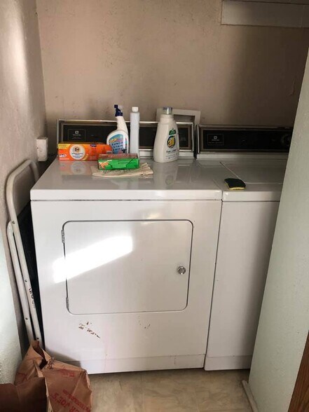 Laundry - 3404 Baltimore Ave