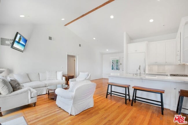 Building Photo - 3855 Rambla Pacifico St