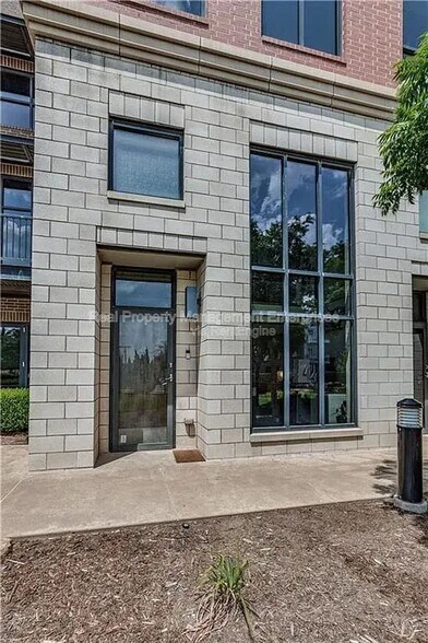 Building Photo - 301 NE 4th St