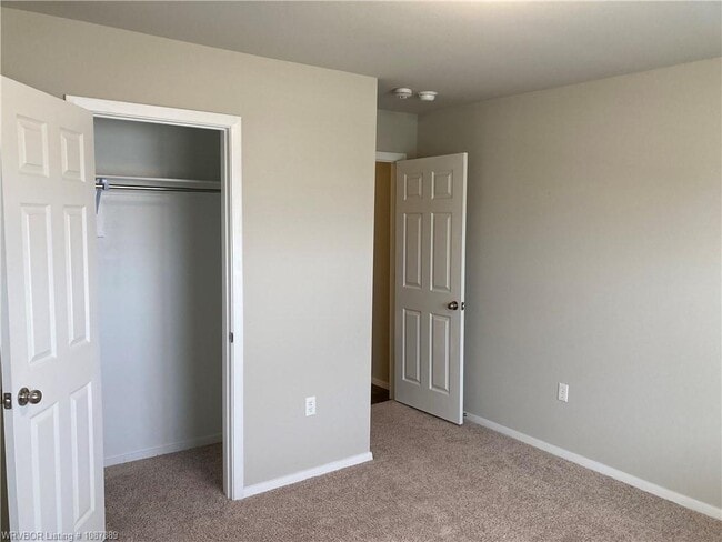 Building Photo - 8004 Dogwood Dr