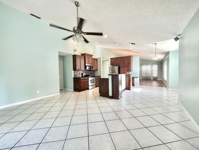 Building Photo - Amazing Dream Home with Water View and Pri...