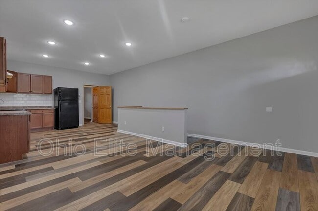Building Photo - 2023 Sullivant Ave