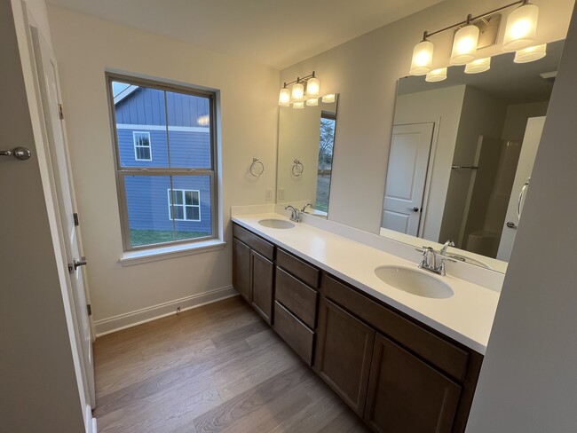 Master Bath - 1412 Mountain Quail Cir