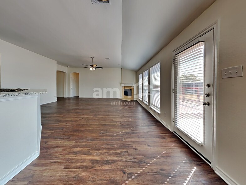 Building Photo - 908 Mesa Vista Dr