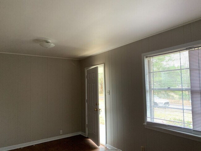 Building Photo - 616 Jeanette Ave