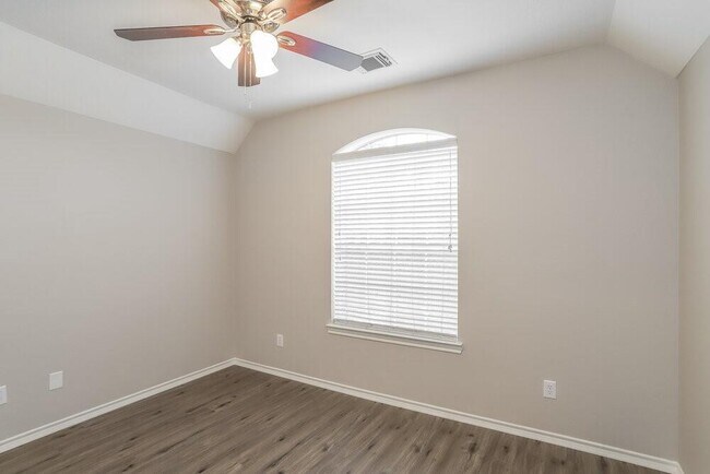 Building Photo - 4939 Forest Hurst Dr
