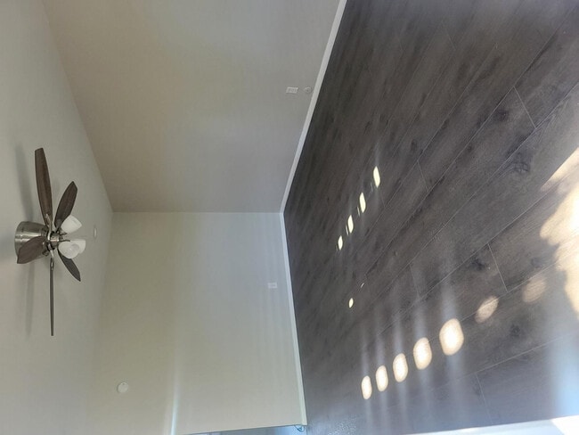 Building Photo - 4819 E Cambridge Ave