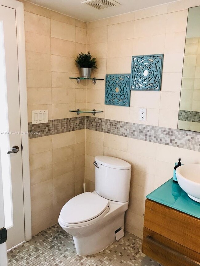 Building Photo - 719 Meridian Ave