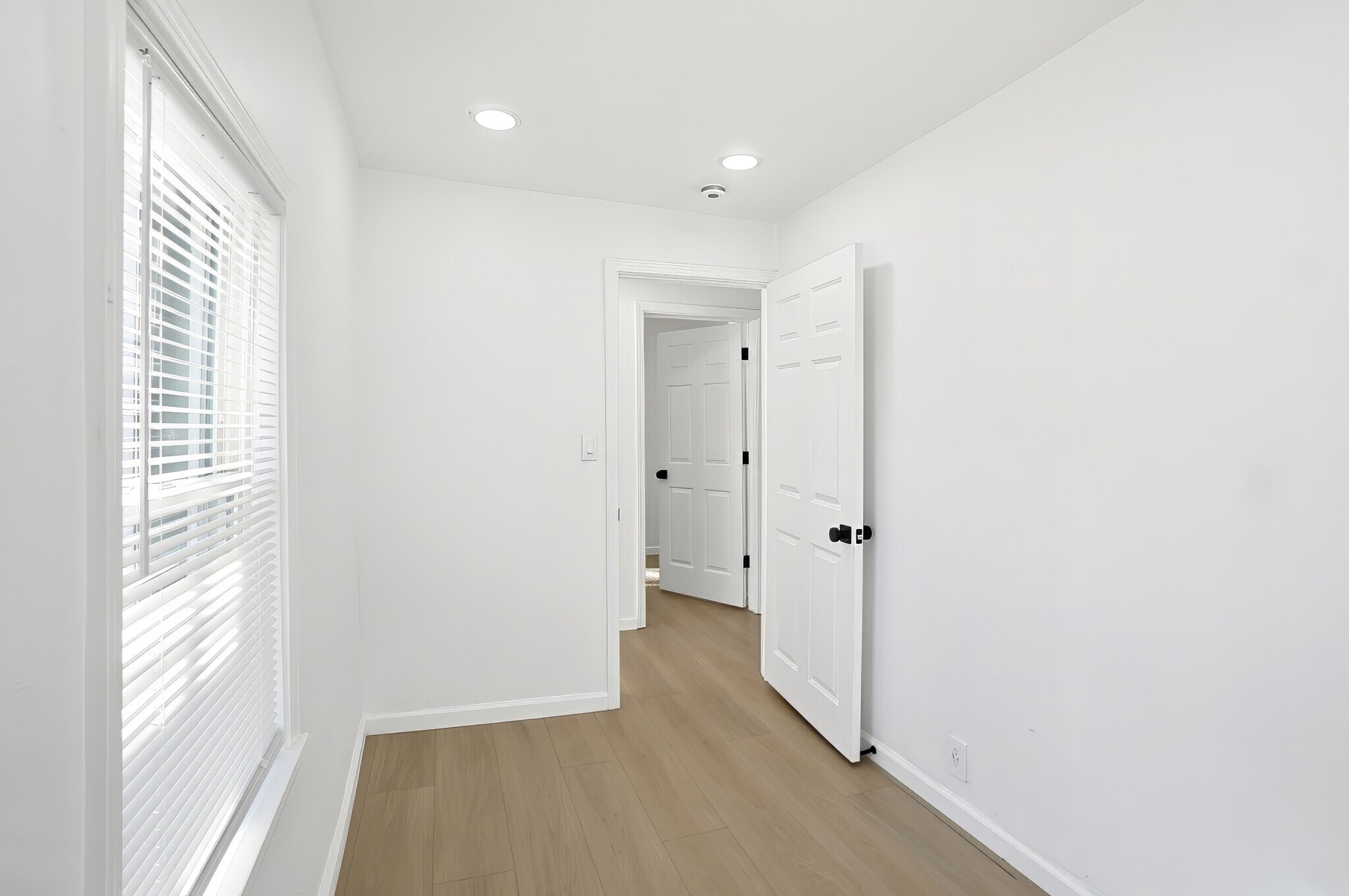 Building Photo - 149 W Lane Ave