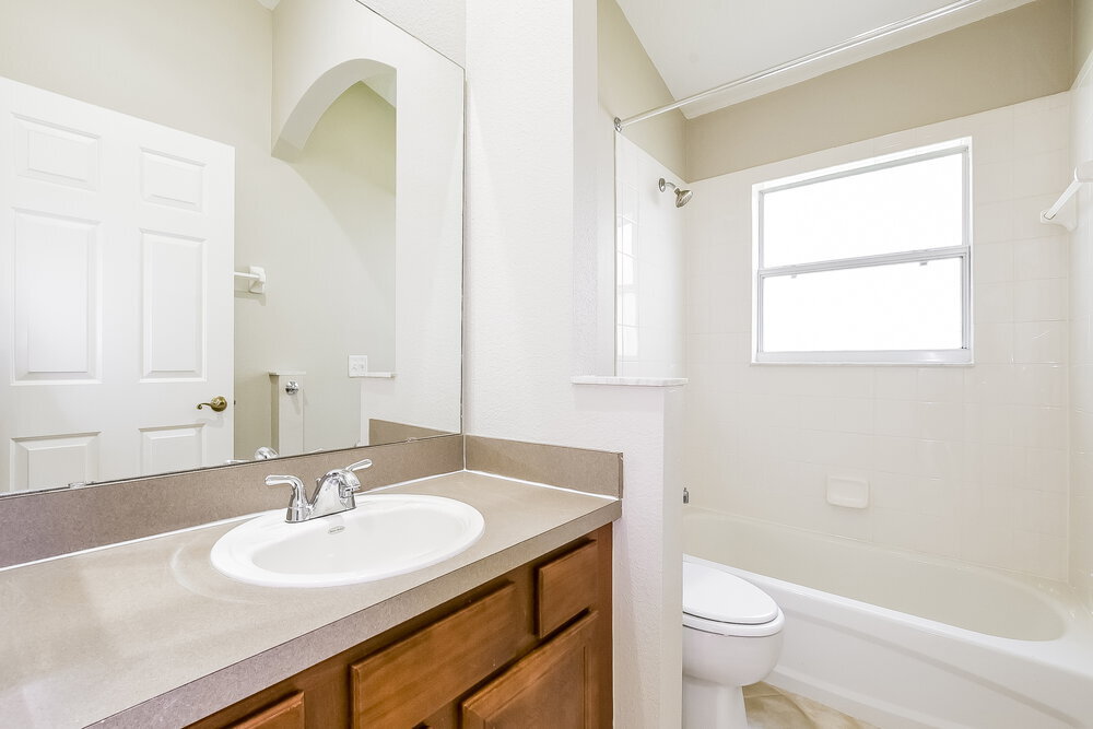 Building Photo - 3600 Meadow Green Dr