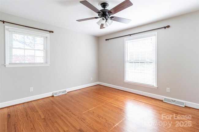 Building Photo - 6618 Castlegate Dr