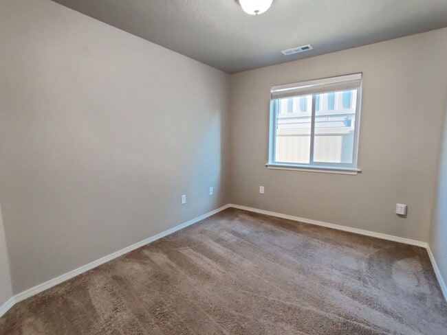 Building Photo - Great South Richland Location