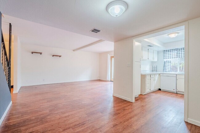 Building Photo - 3 Bed 2.5 Bath Pet-Friendly Retreat by The...